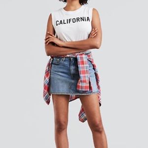 NWT-Levi’s denim skirt
